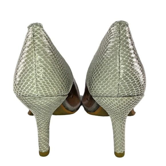 Journee Collection Gabbie Grey & Vinyl Snake Embossed Pointed Toe Pump Size 9 - Picture 5 of 6